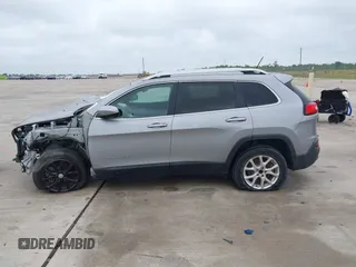 2018 Jeep Cherokee Latitude with VIN 1C4PJLCX7JD558850, listed as a IAAI auction lot 42199243 with 109,780 mi miles. Bid and sale history available at carsss.com. Image 13.