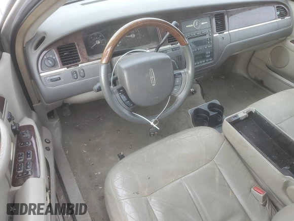 2006 Lincoln Town Car Signature Limited z VIN 1LNHM82V26Y632499, wystawiony jako Copart lot #47614885 z przebiegiem 99 009 mil mil oraz Szkody całkowita. Historia ofert i sprzedaży dostępna na DreamBid. Obrazek 8.