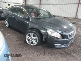 2015 Volvo S60 T5 Platinum with VIN YV1612TM1F1348534, listed as a IAAI auction lot 40961620 with 135,090 mi miles. Bid and sale history available at carsss.com. Image 1.