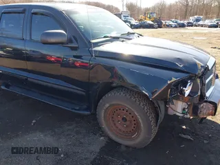 2005 Dodge Dakota SLT z VIN 1D7HW48N25S178373, wystawiony jako IAAI lot #41815561 z przebiegiem 148 112 mil mil oraz . Historia ofert i sprzedaży dostępna na DreamBid. Obrazek 17.
