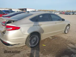 2017 Ford Fusion Titanium z VIN 3FA6P0SU5HR373140, wystawiony jako IAAI lot #41082406 z przebiegiem 98 422 mil mil oraz . Historia ofert i sprzedaży dostępna na DreamBid. Obrazek 4.