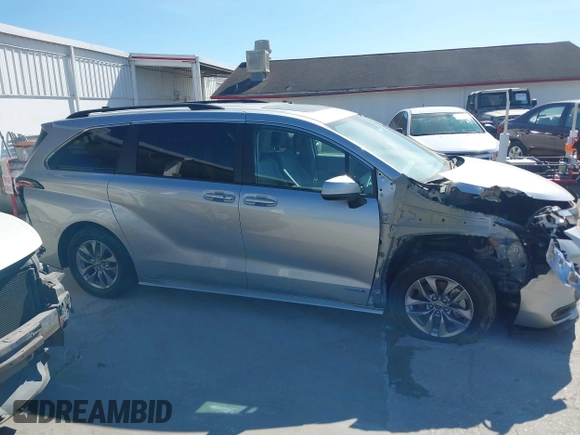 2021 Toyota Sienna LE with VIN 5TDBRKEC2MS021058, listed as a IAAI auction lot 41863947 with 73,608 mi miles. Bid and sale history available at carsss.com. Image 12.