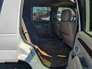 2000 Cadillac Escalade z VIN 1GYEK63R3YR218285, wystawiony jako Copart lot #77915654 z przebiegiem 190 444 mil mil oraz Tytuł czysty. Historia ofert i sprzedaży dostępna na DreamBid. Obrazek 6.