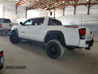 2018 Toyota Tacoma SR z VIN 3TMCZ5AN7JM178223, wystawiony jako Copart lot #49588605 z przebiegiem 179 064 mil mil oraz Szkoda całkowita • Salvage title. Historia ofert i sprzedaży dostępna na DreamBid. Obrazek 2.
