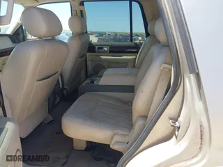 2004 Lincoln Navigator Luxury with VIN 5LMFU27R74LJ33852, listed as a IAAI auction lot 41985575 with 1 mi miles. Bid and sale history available at carsss.com. Image 8.