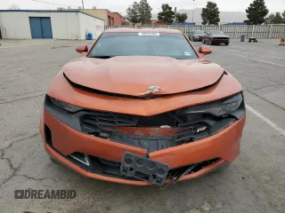 2024 Chevrolet Camaro 1LT z VIN 1G1FB1RS6R0109664, wystawiony jako Copart lot #49248365 z przebiegiem 21 394 mil mil oraz Czysty tytuł • Clean title. Historia ofert i sprzedaży dostępna na DreamBid. Obrazek 5.