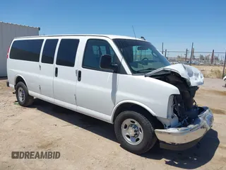 2017 Chevrolet Express Passenger LT z VIN 1GAZGPFG9H1271606, wystawiony jako IAAI lot #42131717 z przebiegiem 119 295 mil mil oraz . Historia ofert i sprzedaży dostępna na DreamBid. Obrazek 1.