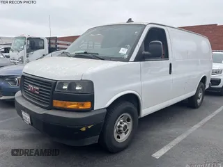 2023 GMC Savana Cargo z VIN 1GTW7AFP8P1143721, wystawiony jako IAAI lot #42383234 z przebiegiem 40 767 mil mil oraz . Historia ofert i sprzedaży dostępna na DreamBid. Obrazek 2.