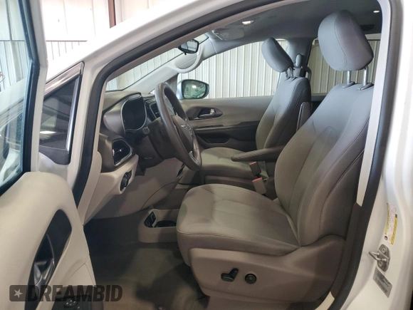 2017 Chrysler Pacifica Touring with VIN 2C4RC1DG3HR621200, listed as a Copart auction lot 54219815 with 98,387 mi miles and Salvage Title. Bid and sale history available at DreamBid. Image 7.