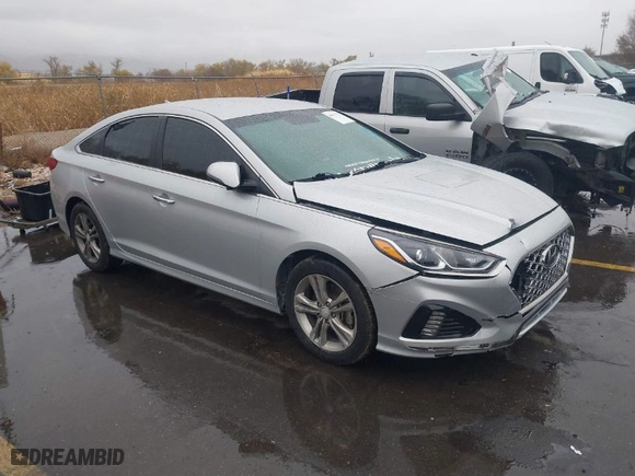 2019 Hyundai Sonata Sport with VIN 5NPE34AFXKH770235, listed as a IAAI auction lot 40941753 with 111,169 mi miles. Bid and sale history available at carsss.com. Image 1.