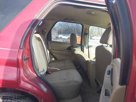 2007 Ford Escape XLS with VIN 1FMYU02Z57KB07963, listed as a IAAI auction lot 41488943 with 123,857 mi miles. Bid and sale history available at carsss.com. Image 8.