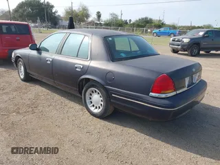 2000 Ford Crown Victoria LX z VIN 2FAFP74W4YX188831, wystawiony jako IAAI lot #41221337 z przebiegiem 169 380 mil mil oraz . Historia ofert i sprzedaży dostępna na DreamBid. Obrazek 3.