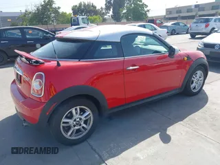 2012 MINI Coupe z VIN WMWSX1C56CT163981, wystawiony jako IAAI lot #42286576 z przebiegiem 131 955 mil mil oraz . Historia ofert i sprzedaży dostępna na DreamBid. Obrazek 4.