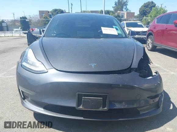 2018 Tesla Model 3 Long Range Battery z VIN 5YJ3E1EA9JF042319, wystawiony jako IAAI lot #41871931 z przebiegiem 138 837 mil mil oraz . Historia ofert i sprzedaży dostępna na DreamBid. Obrazek 13.