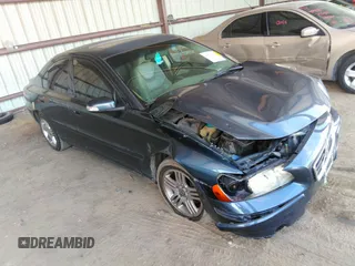 2008 Volvo S60 2.5T with VIN YV1RS592082683492, listed as a IAAI auction lot 40403890 with 176,910 mi miles. Bid and sale history available at carsss.com. Image 1.