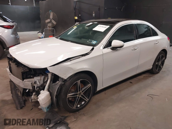 2019 Mercedes-Benz A 220 z VIN WDD3G4FB7KW022043, wystawiony jako IAAI lot #42018688 z przebiegiem 55 403 mil mil oraz . Historia ofert i sprzedaży dostępna na DreamBid. Obrazek 18.