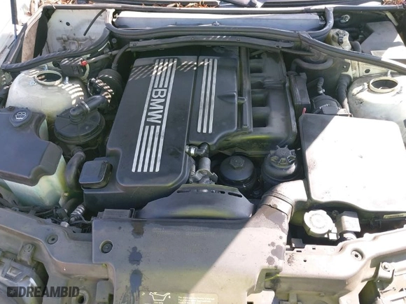 2005 BMW 3 Series 325i with VIN WBAAZ33415KW78114, listed as a IAAI auction lot 41626606 with 1 mi miles. Bid and sale history available at carsss.com. Image 10.