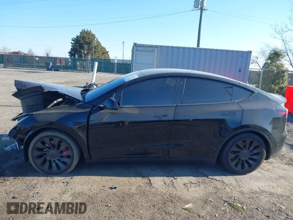 2022 Tesla Model Y Performance with VIN 7SAYGDEF0NF447460, listed as a IAAI auction lot 41670250 with 28,287 mi miles. Bid and sale history available at carsss.com. Image 15.