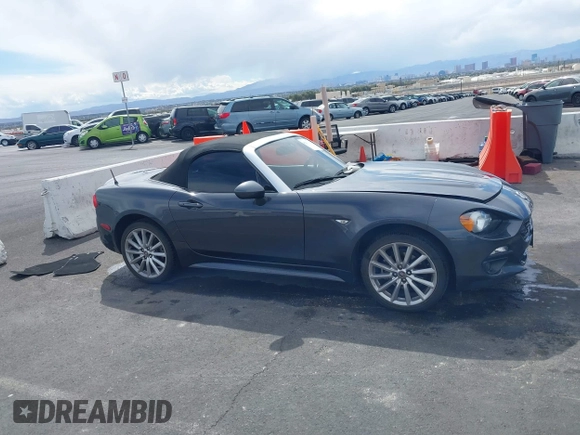 2018 FIAT 124 Spider Classica z VIN JC1NFAEK3J0137856, wystawiony jako IAAI lot #41959793 z przebiegiem 49 513 mil mil oraz . Historia ofert i sprzedaży dostępna na DreamBid. Obrazek 13.