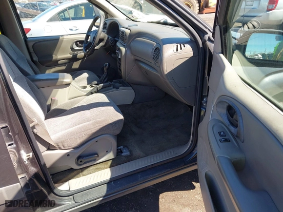 2004 Chevrolet TrailBlazer LS with VIN 1GNDT13S142391821, listed as a IAAI auction lot 41860650 with 184,915 mi miles. Bid and sale history available at carsss.com. Image 5.