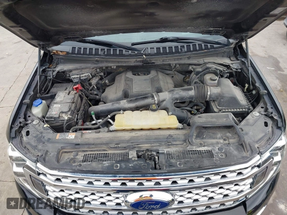 2019 Ford Expedition Platinum with VIN 1FMJU1MT8KEA02325, listed as a IAAI auction lot 41861772 with 77,124 mi miles. Bid and sale history available at carsss.com. Image 10.