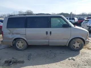 2000 GMC Safari Passenger with VIN 1GKDM19W4YB507054, listed as a IAAI auction lot 41101676 with 1 mi miles. Bid and sale history available at carsss.com. Image 14.