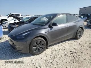 2025 Tesla Model Y Long Range z VIN 7SAYGDEE8SA338745, wystawiony jako Copart lot #50034495 z przebiegiem 4 829 mil mil oraz Szkoda całkowita • Salvage title. Historia ofert i sprzedaży dostępna na DreamBid. Obrazek 1.