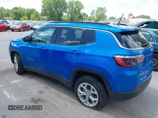 2024 Jeep Compass Latitude с VIN 3C4NJDBNXRT118589, выставлен на аукционе IAAI как лот 42597240 с пробегом 32 098 миль миль и . История ставок и продаж доступна на DreamBid. Изображение 3.