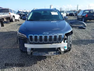 2019 Jeep Cherokee Latitude with VIN 1C4PJMCB1KD453801, listed as a IAAI auction lot 41663957 with 85,062 mi miles. Bid and sale history available at carsss.com. Image 13.