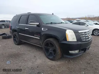 2008 Cadillac Escalade with VIN 1GYFK63878R197517, listed as a IAAI auction lot 41102214 with 204,106 mi miles. Bid and sale history available at carsss.com. Image 1.