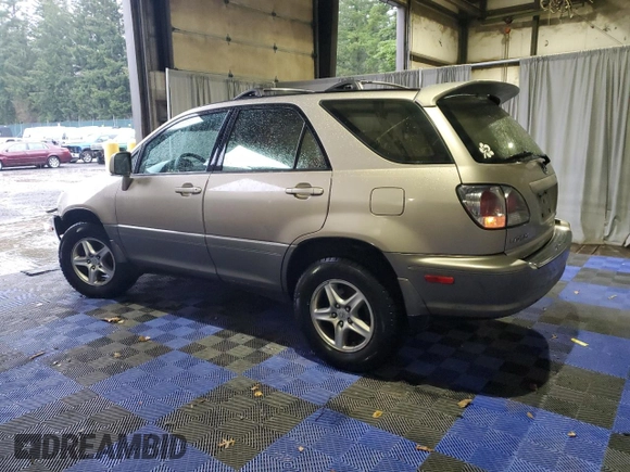 2001 Lexus RX 300 with VIN JTJHF10UX10170343, listed as a Copart auction lot 84096504 with 266,931 mi miles and Salvage Title. Bid and sale history available at carsss.com. Image 2.