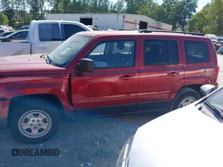 2015 Jeep Patriot Altitude z VIN 1C4NJRBB9FD268780, wystawiony jako IAAI lot #40386558 z przebiegiem 85 756 mil mil oraz . Historia ofert i sprzedaży dostępna na DreamBid. Obrazek 14.