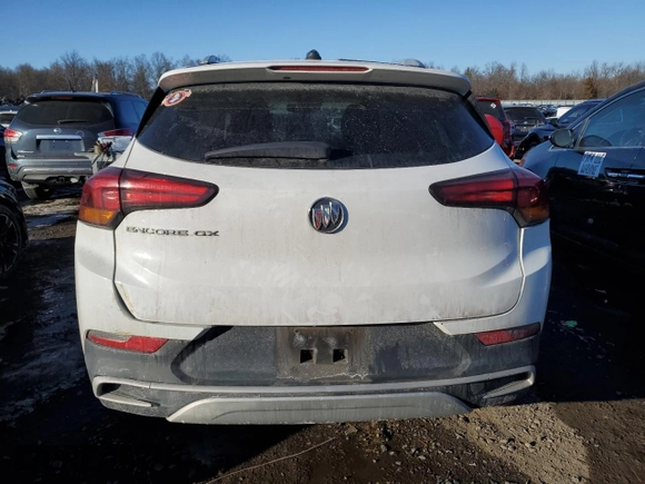 2020 Buick Encore GX Select z VIN KL4MMDSL1LB103239, wystawiony jako Copart lot #42752295 z przebiegiem Nie podano mil oraz Szkoda całkowita • Salvage title. Historia ofert i sprzedaży dostępna na DreamBid. Obrazek 6.