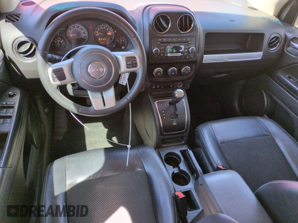 2016 Jeep Compass Sport z VIN 1C4NJCBA9GD777211, wystawiony jako Copart lot #47849215 z przebiegiem 118 804 mil mil oraz Szkoda całkowita • Salvage title. Historia ofert i sprzedaży dostępna na DreamBid. Obrazek 8.
