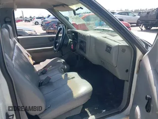 1997 GMC Sonoma with VIN 1GTCS1441VK518317, listed as a IAAI auction lot 41942735 with 75,862 mi miles and . Bid and sale history available at DreamBid. Image 5.