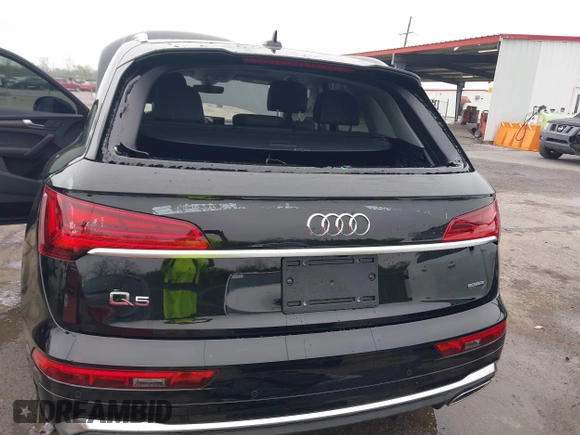 2024 Audi Q5 S line Premium z VIN WA1GAAFY0R2145033, wystawiony jako IAAI lot #41817546 z przebiegiem 1 277 mil mil oraz . Historia ofert i sprzedaży dostępna na DreamBid. Obrazek 6.