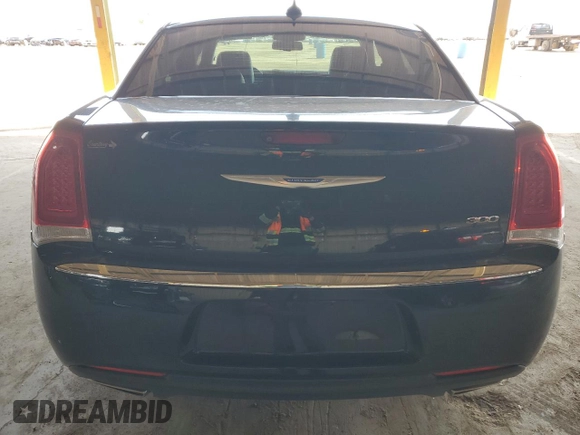 2019 Chrysler 300 Limited with VIN 2C3CCAEG3KH555818, listed as a Copart auction lot 49252595 with 71,876 mi miles and Salvage Title. Bid and sale history available at DreamBid. Image 6.
