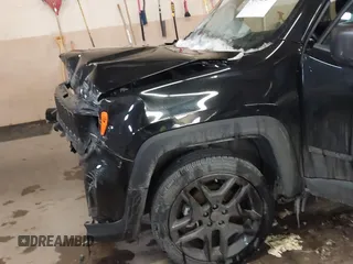 2021 Jeep Renegade Islander z VIN ZACNJDBB0MPM74830, wystawiony jako IAAI lot #41545277 z przebiegiem 78 148 mil mil oraz . Historia ofert i sprzedaży dostępna na DreamBid. Obrazek 6.