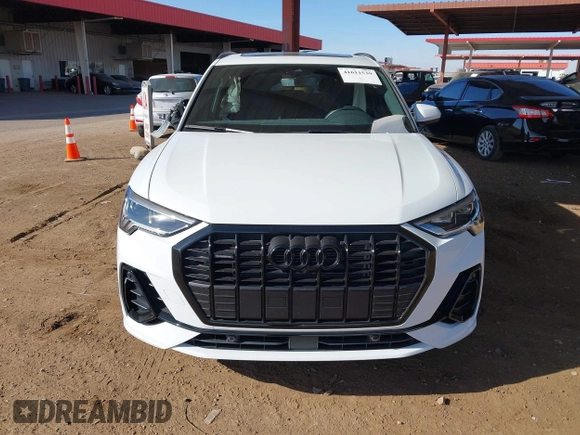 2024 Audi Q3 S line Premium Plus z VIN WA1EECF33R1112786, wystawiony jako IAAI lot #41611539 z przebiegiem 6372 mil mil oraz . Historia ofert i sprzedaży dostępna na DreamBid. Obrazek 11.