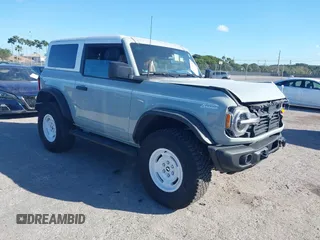 2024 Ford Bronco z VIN 1FMDE4CP3RLA28000, wystawiony jako IAAI lot #41575878 z przebiegiem 11 631 mil mil oraz . Historia ofert i sprzedaży dostępna na DreamBid. Obrazek 1.