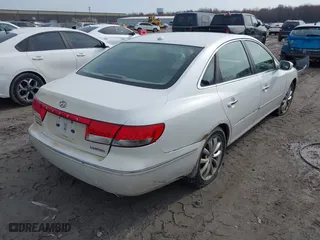 2008 Hyundai Azera Limited with VIN KMHFC46F18A306212, listed as a IAAI auction lot 42025792 with 230,350 mi miles. Bid and sale history available at carsss.com. Image 4.
