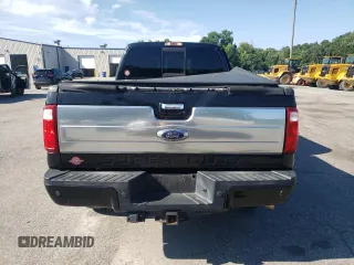 2015 Ford F-350 Platinum z VIN 1FT8W3BTXFEA30693, wystawiony jako Copart lot #61465335 z przebiegiem 296 574 mil mil oraz Szkoda całkowita • Salvage title. Historia ofert i sprzedaży dostępna na DreamBid. Obrazek 6.