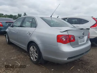 2007 Volkswagen Jetta Wolfsburg Edition z VIN 3VWEF71K77M166713, wystawiony jako IAAI lot #42746458 z przebiegiem 214 241 mil mil oraz . Historia ofert i sprzedaży dostępna na DreamBid. Obrazek 3.