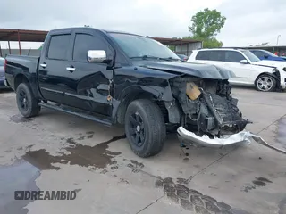 2015 Nissan Titan SV z VIN 1N6BA0ED6FN506832, wystawiony jako IAAI lot #42145874 z przebiegiem 238 722 mil mil oraz . Historia ofert i sprzedaży dostępna na DreamBid. Obrazek 1.