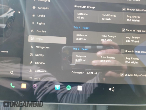 2024 Tesla Model Y with VIN 7SAYGDED3RF114643, listed as a Copart auction lot 56557075 with 3,021 mi miles and Salvage Title. Bid and sale history available at DreamBid. Image 9.