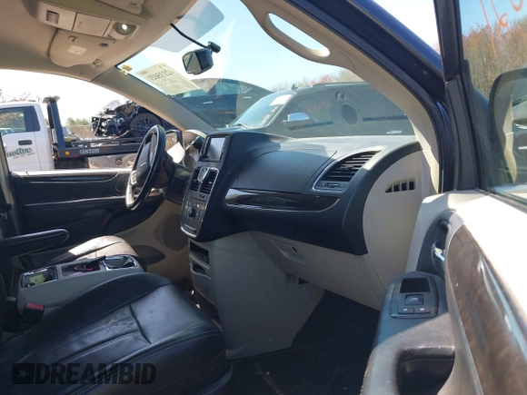 2014 Chrysler Town & Country Touring with VIN 2C4RC1BG1ER453328, listed as a IAAI auction lot 42135021 with 138,443 mi miles. Bid and sale history available at carsss.com. Image 5.