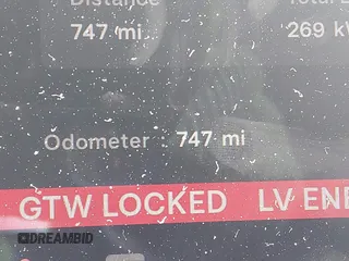 2025 Tesla Model 3 Long Range z VIN 5YJ3E1EB5SF880681, wystawiony jako IAAI lot #41429855 z przebiegiem 747 mil mil oraz . Historia ofert i sprzedaży dostępna na DreamBid. Obrazek 13.