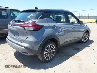 2023 Nissan Kicks SV z VIN 3N1CP5CV0PL545306, wystawiony jako IAAI lot #42403099 z przebiegiem 32 916 mil mil oraz . Historia ofert i sprzedaży dostępna na DreamBid. Obrazek 4.