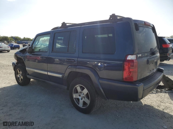 2010 Jeep Commander Sport with VIN 1J4RH4GK9AC122462, listed as a Copart auction lot 85060484 with 178,901 mi miles and Salvage Title. Bid and sale history available at carsss.com. Image 2.