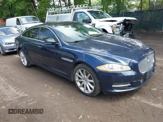 2011 Jaguar XJ z VIN SAJWA1CBXBLV04536, wystawiony jako IAAI lot #42541001 z przebiegiem 149 528 mil mil oraz . Historia ofert i sprzedaży dostępna na DreamBid. Obrazek 1.